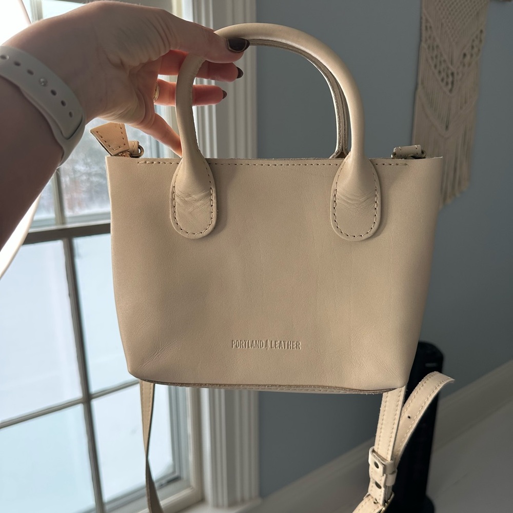 Portland leather goods zippered raindrop crossbody or shoulder bag